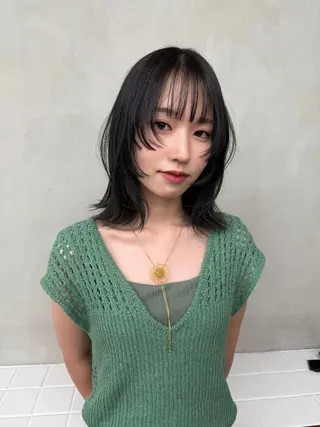 ミディアム センターパート/ 暖色カラーayuのヘアスタイル