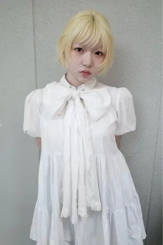 ショート カラー ブリーチ🪡 ボブ🐬レイヤーのヘアスタイル