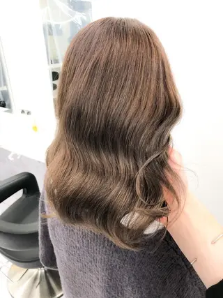 セミロング カラー ハイトーン×レイヤー カットTAKUMIのヘアスタイル
