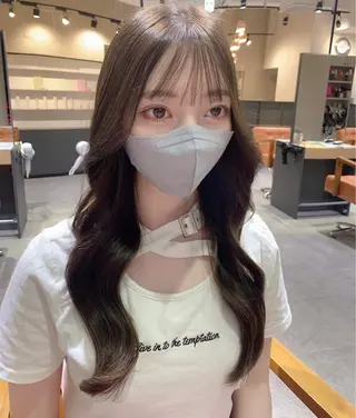 ロング カラー 平尾 樹里のヘアスタイル