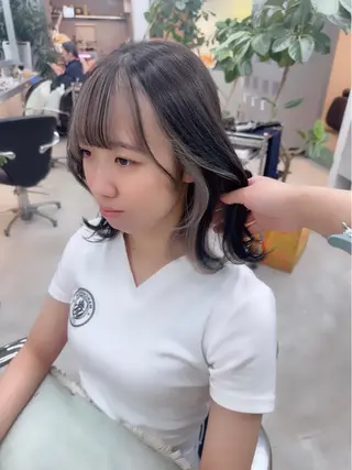 ミディアム カラー 岡野 静華のヘアスタイル