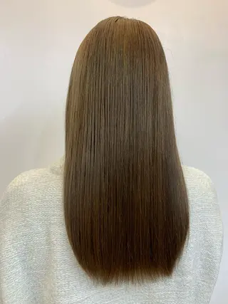 ミディアム カラー トップ スタイリストのヘアスタイル
