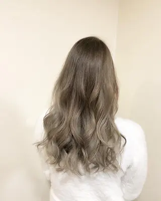 セミロング ヤマグチ ヒカルのヘアスタイル