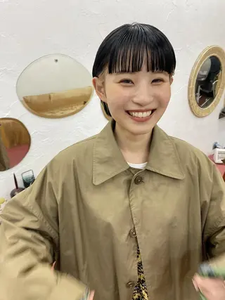 ショート カラー qiie リタッチ 黒染め　ワンカラーのヘアスタイル