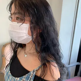 ロング カラー SAKINO． ベージュカラーのヘアスタイル