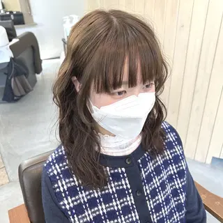 ミディアム 綿貫 美雪のヘアスタイル