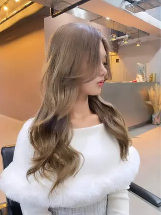 ロング カラー ミルクティーベージュ ❤︎レイヤー　MIAのヘアスタイル