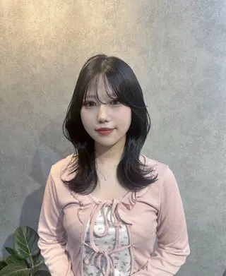 ミディアム 銀座レイヤーカット ×シースルー前髪のヘアスタイル