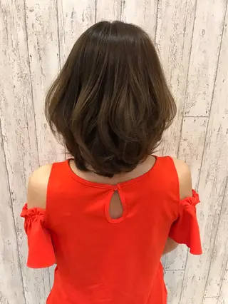 ミディアム 乕谷 美潮のヘアスタイル