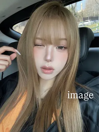 カラー 岡本 蒼奈のヘアスタイル