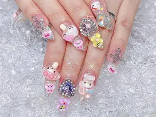 ネイル 🦋 Queenieのネイルデザイン