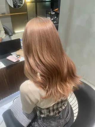 セミロング カラー Toiro 新宿所属・ハイトーン/透明感 yuinaのヘアスタイル