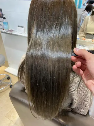 ミディアム カラー パーマ ヘアアレンジ メンズ キッズ ネイル マツエク・マツパ 韓国🇰🇷レイヤー カットオリーブカラーのヘアスタイル