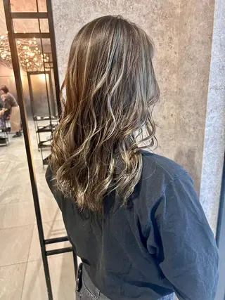 カラー ヘアアレンジ Kobayashi ハイライト/ショートのヘアスタイル