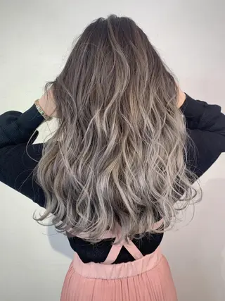 セミロング ＿WHITE鳳店 アンダーバーホワイトのヘアスタイル
