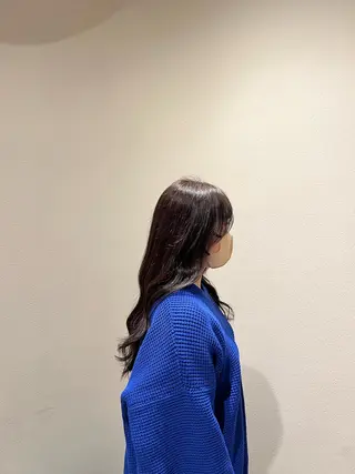 ロング カラー momb 折戸結菜のヘアスタイル
