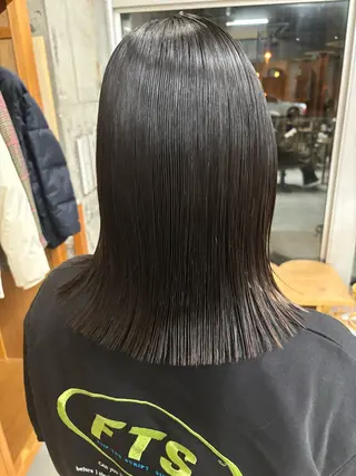 ミディアム タケ/ボブカット ブリーチモデルのヘアスタイル