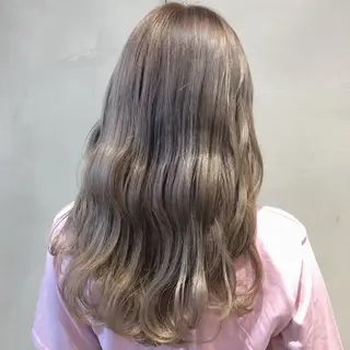 ロング カラー 荒木 依莉亜のヘアスタイル