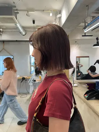 ショート ミルクティー× グレージュMOMOのヘアスタイル