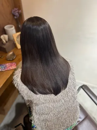 ミディアム 塩川ももこ/ 自然な縮毛矯正のヘアスタイル