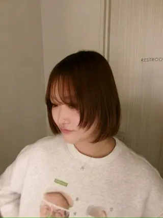 セミロング カラー ヘアアレンジ タイトボブ個性派カラ ーAKANEのヘアスタイル
