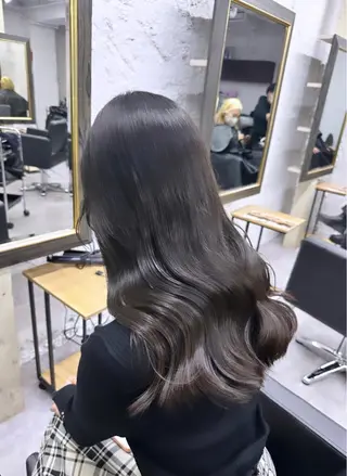 ロング カラー riah  【リア】所属・瀧優華白髪ぼかし 大人レイヤー🩵のヘアスタイル