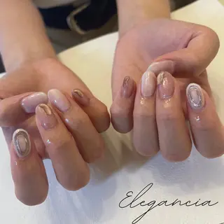 ネイル Elegancia. Hiromiのネイルデザイン