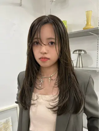 ロング イシイ モエカのヘアスタイル