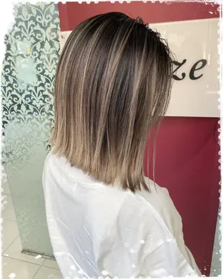 ミディアム カラー トップスタイリスト 小澤純一のヘアスタイル