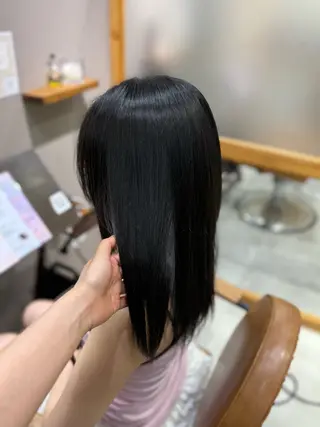 カラー チョウ シモのヘアスタイル