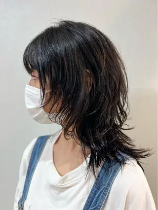 セミロング パーマ ハッシュ・ウルフ🐺 小顔レイヤー松山直史のヘアスタイル