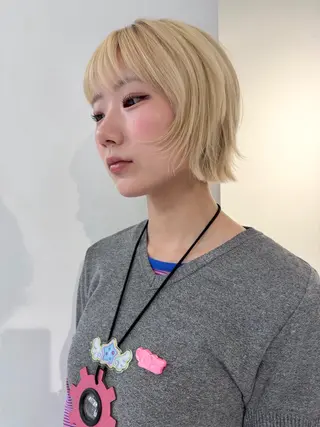 ショート カラー TATSUブリーチ/ ミルクティーベージュのヘアスタイル