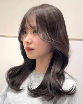 セミロング カラー ヘアアレンジ 🤎小顔レイヤー /ベージュ🤎友香のヘアスタイル