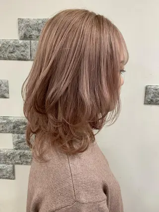 ミディアム カラー 薄田 珠美のヘアスタイル
