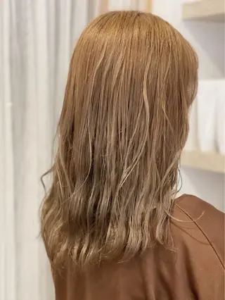 ロング カラー 由比藤理子 ブリーチカラー🌈のヘアスタイル