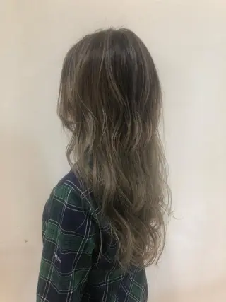 ロング カラー 足立 小百合のヘアスタイル