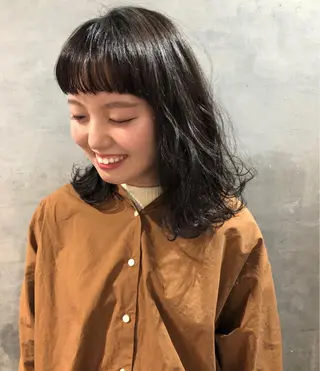 ミディアム カラー ツキノキ ミナのヘアスタイル