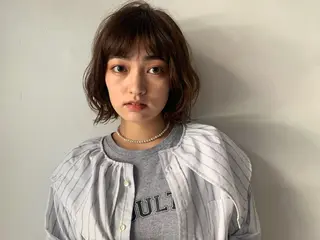 ミディアム ブリーチなしWカラー /地毛風/小林凪沙のヘアスタイル