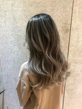 ロング カラー 植田 彩のヘアスタイル