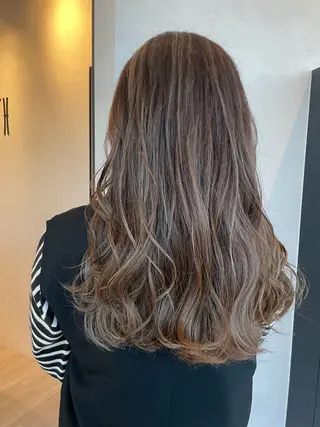 ロング カラー 石坂 瀬音のヘアスタイル