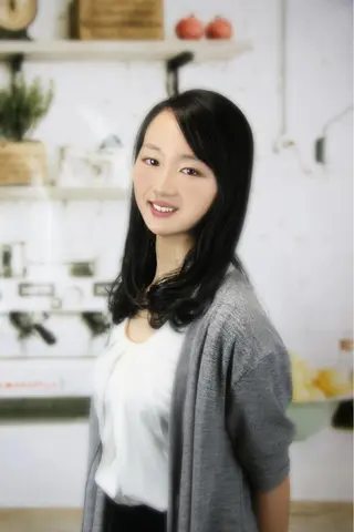 ミディアム anyhow academyのヘアスタイル