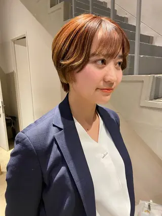 ショート レイヤーカット/ ダブルカラーサクライのヘアスタイル