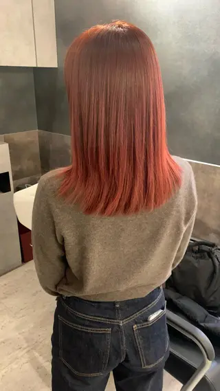 ミディアム カラー SAKINO． ベージュカラーのヘアスタイル