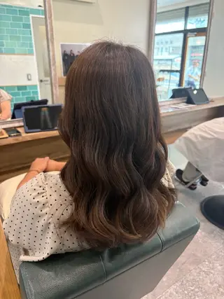 セミロング 安谷屋 こはるのヘアスタイル