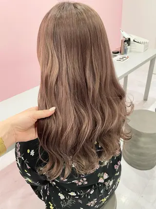 ロング カラー 岩田 萌那のヘアスタイル