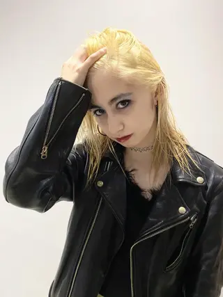 ミディアム サイレント美容師 アイリィのヘアスタイル