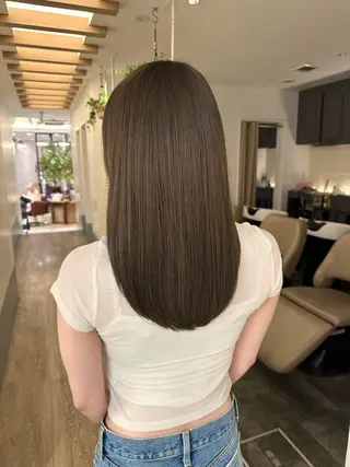 セミロング カラー 安丸 結夏のヘアスタイル