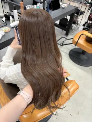 ロング カラー ✨️赤み消しカラー/ ミルクティーベージュのヘアスタイル