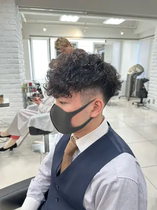 ショート パーマ メンズ フェザーパーマ職人 🪶ryosukeのヘアスタイル