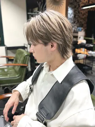 カラー メンズ 岡村 莉穂のヘアスタイル